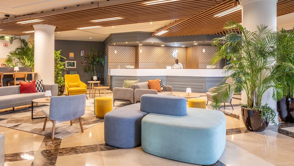 Holiday Inn Algarve Albufeira by IHG — Hotel building in Albufeira, Faro