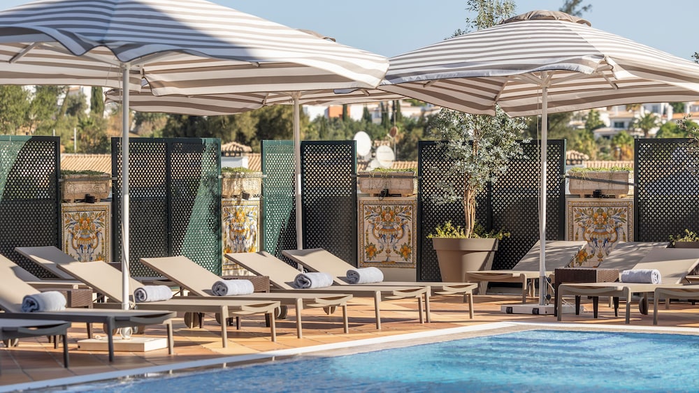Holiday Inn Algarve Albufeira by IHG — Swimming pool in Albufeira, Faro