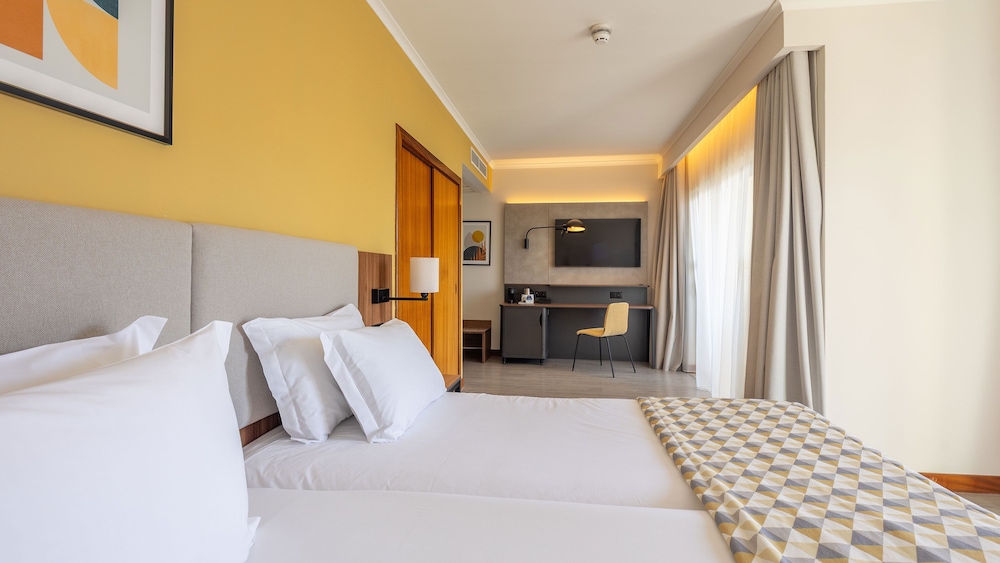 Holiday Inn Algarve Albufeira by IHG — Hotel rooms in Albufeira, Faro