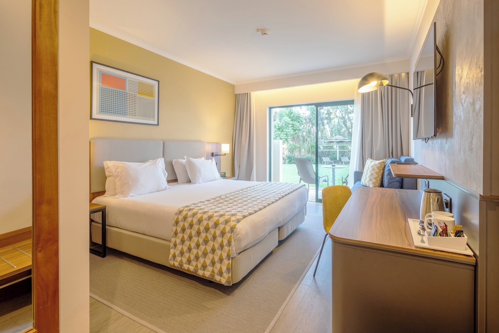 Holiday Inn Algarve Albufeira by IHG — Hotel rooms in Albufeira, Faro