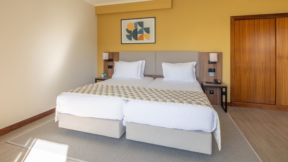 Holiday Inn Algarve Albufeira by IHG — Hotel rooms in Albufeira, Faro