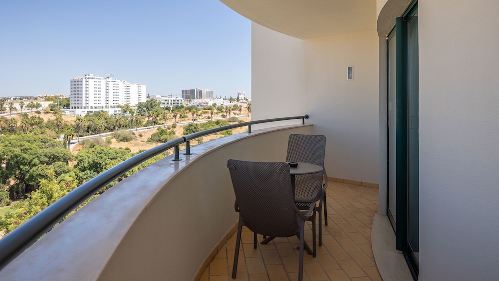 Holiday Inn Algarve Albufeira by IHG — Hotel rooms in Albufeira, Faro