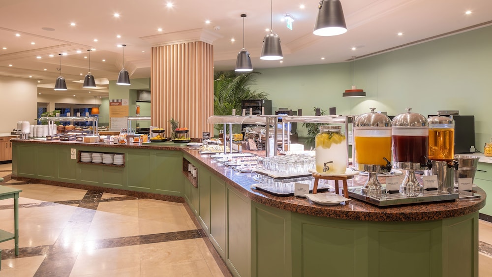 Holiday Inn Algarve Albufeira by IHG — Restaurant & bars in Albufeira, Faro