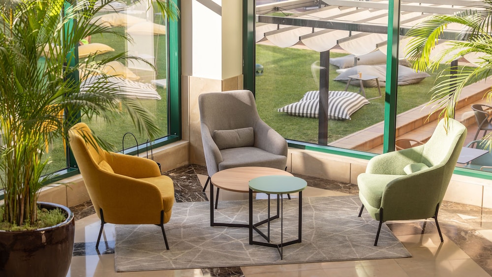 Holiday Inn Algarve Albufeira by IHG — Restaurant & bars in Albufeira, Faro