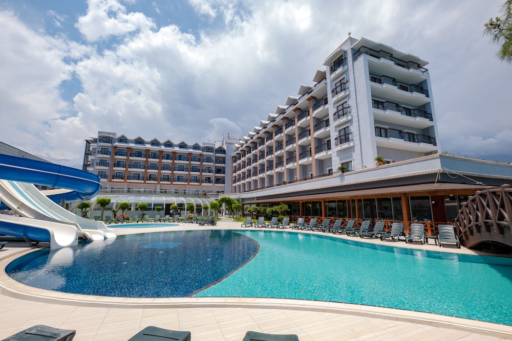Fore Resort & Spa — Swimming pool in Kemer