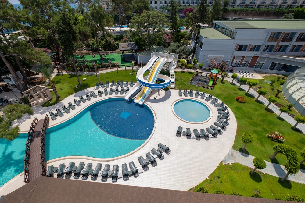 Fore Resort & Spa — Swimming pool in Kemer