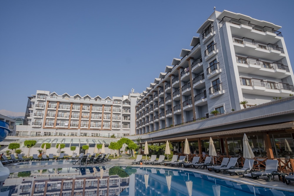 Fore Resort & Spa — Hotel building in Kemer