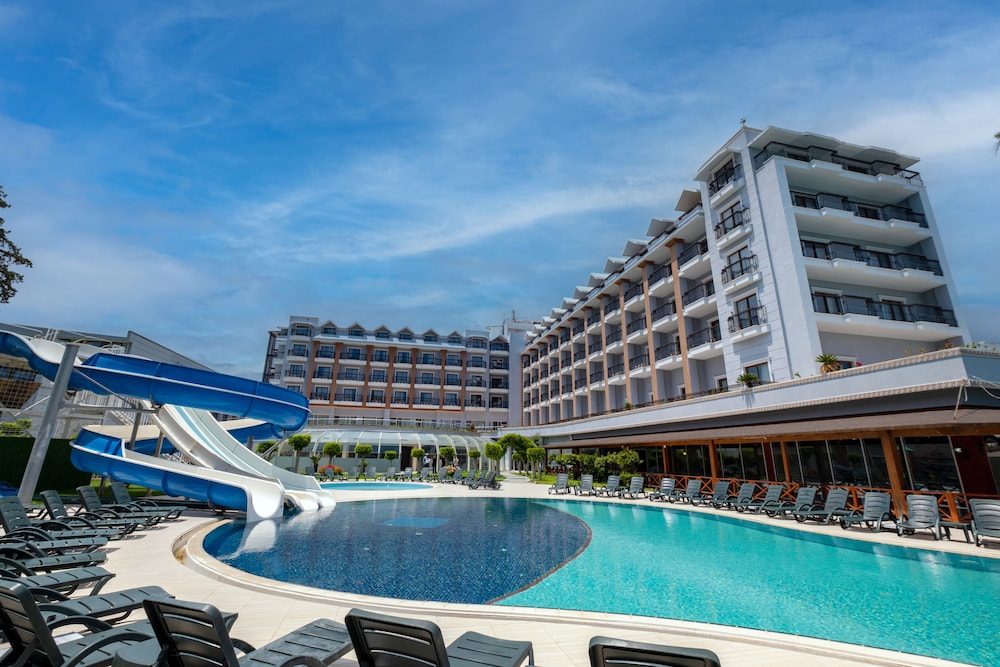 Fore Resort & Spa — Swimming pool in Kemer