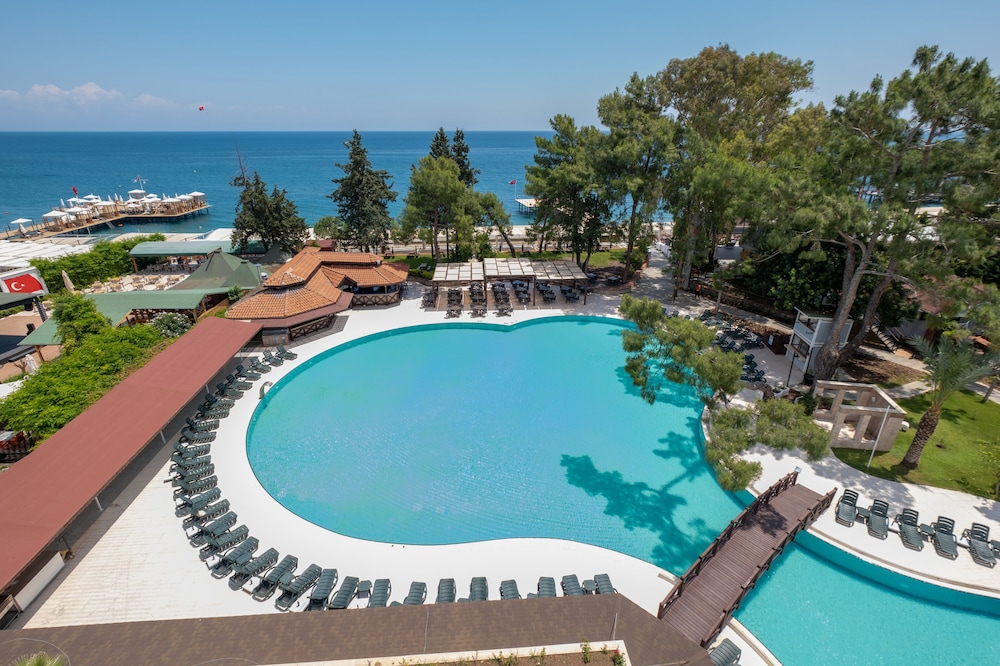 Fore Resort & Spa — Swimming pool in Kemer