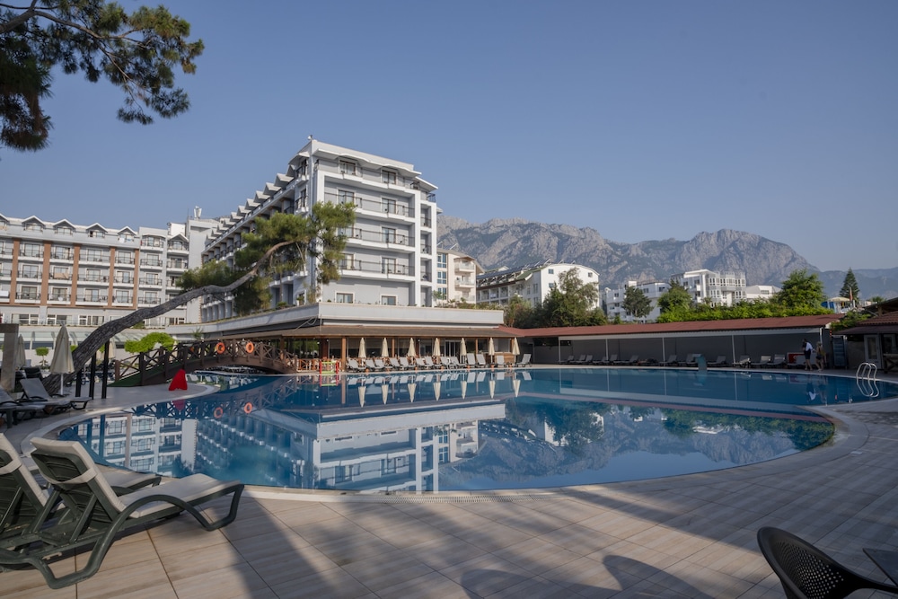 Fore Resort & Spa — Swimming pool in Kemer