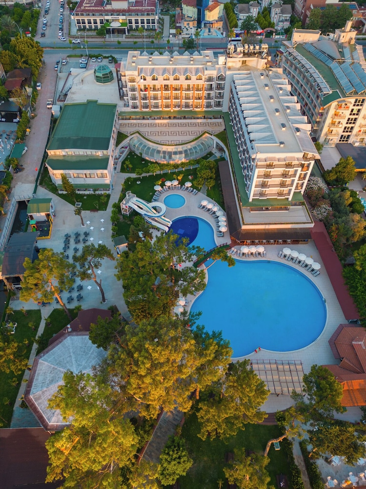 Fore Resort & Spa — Swimming pool in Kemer