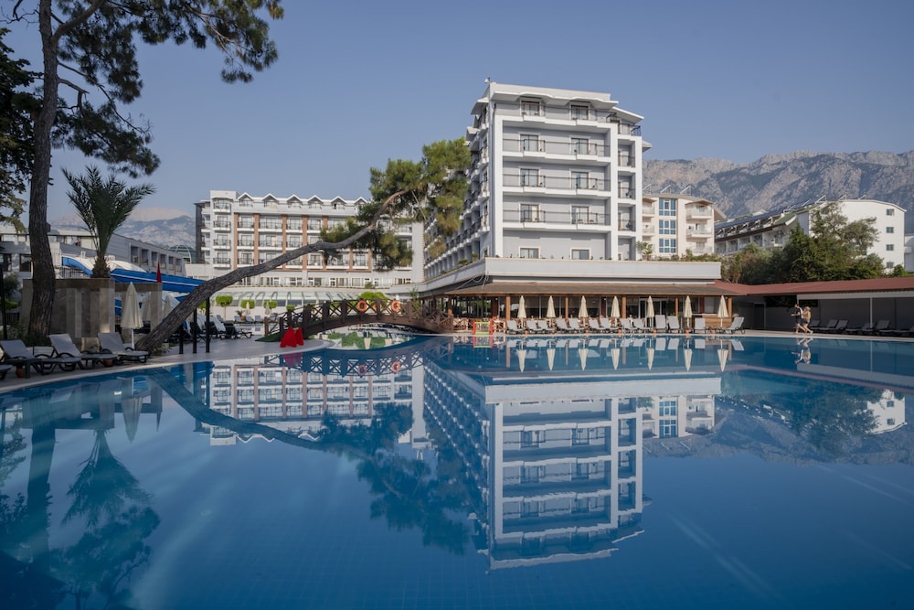 Fore Resort & Spa — Swimming pool in Kemer