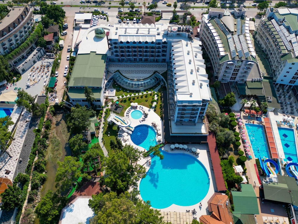 Fore Resort & Spa — Swimming pool in Kemer