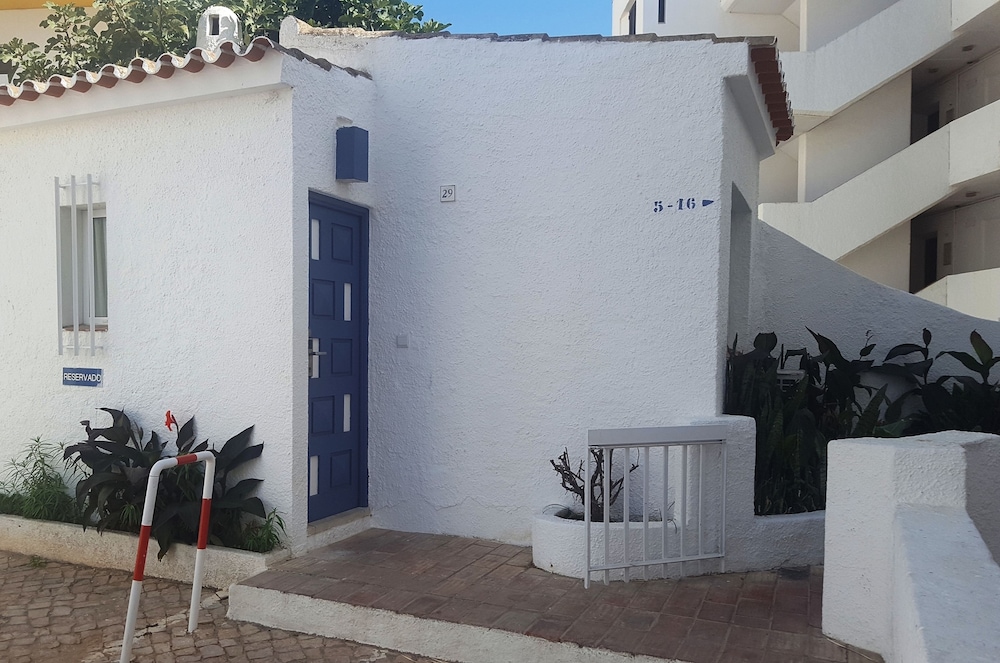 Apartamentos Soldoiro — Hotel building in Albufeira, Faro