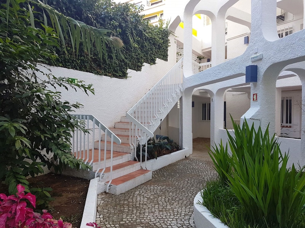 Apartamentos Soldoiro — Hotel building in Albufeira, Faro
