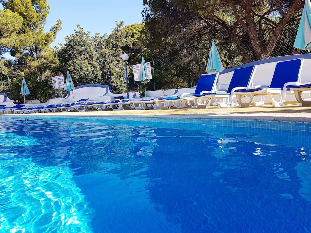 Apartamentos Soldoiro — Swimming pool in Albufeira, Faro