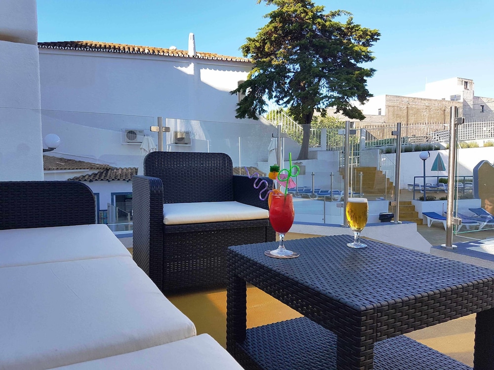 Apartamentos Soldoiro — Restaurant & bars in Albufeira, Faro