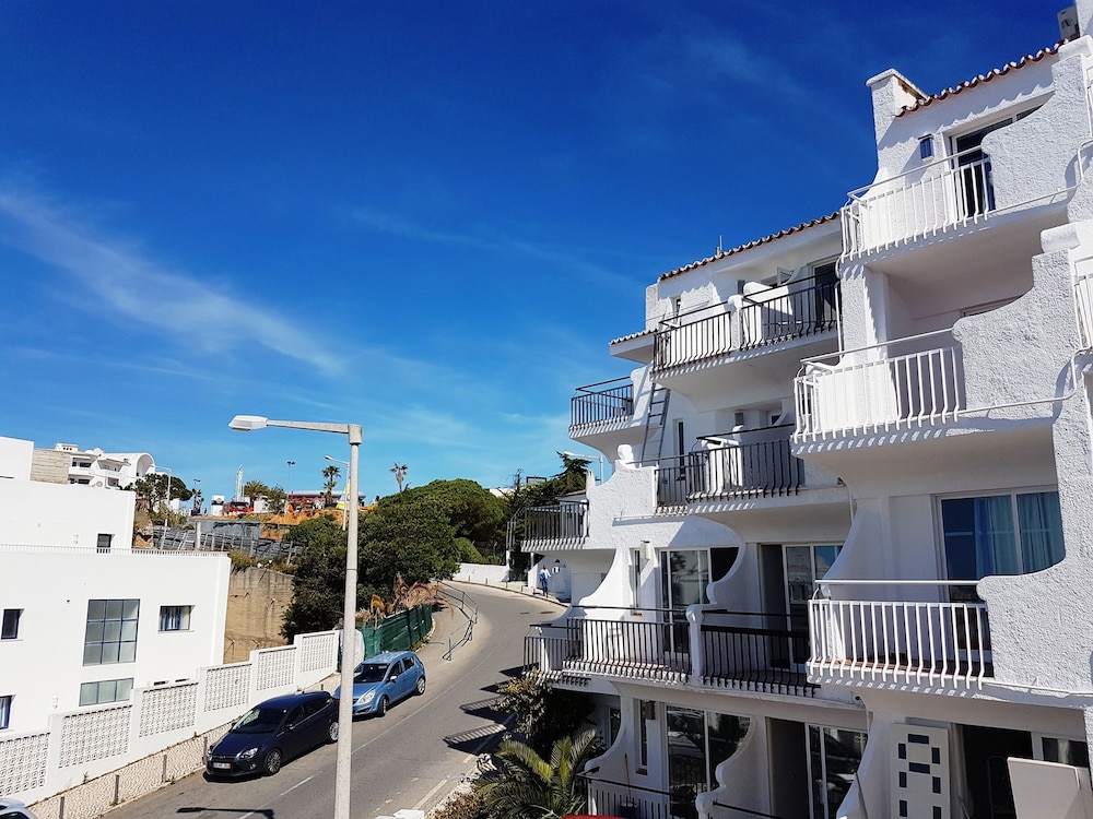 Apartamentos Soldoiro — Hotel building in Albufeira, Faro