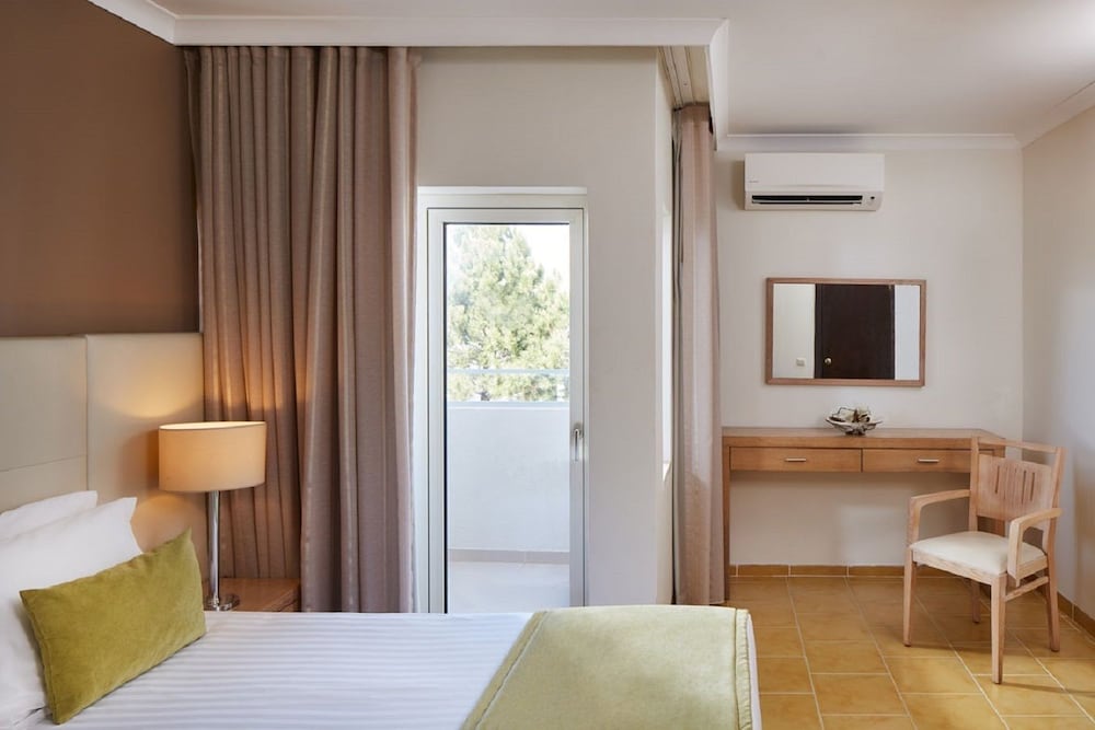 Santa Eulalia Hotel Apartamento & Spa — Hotel rooms in Albufeira, Faro