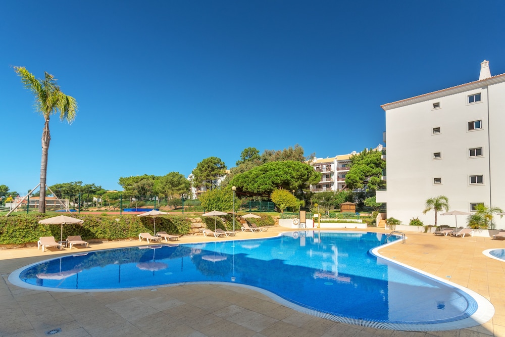 AP Victoria Sports & Beach — Swimming pool in Albufeira, Faro