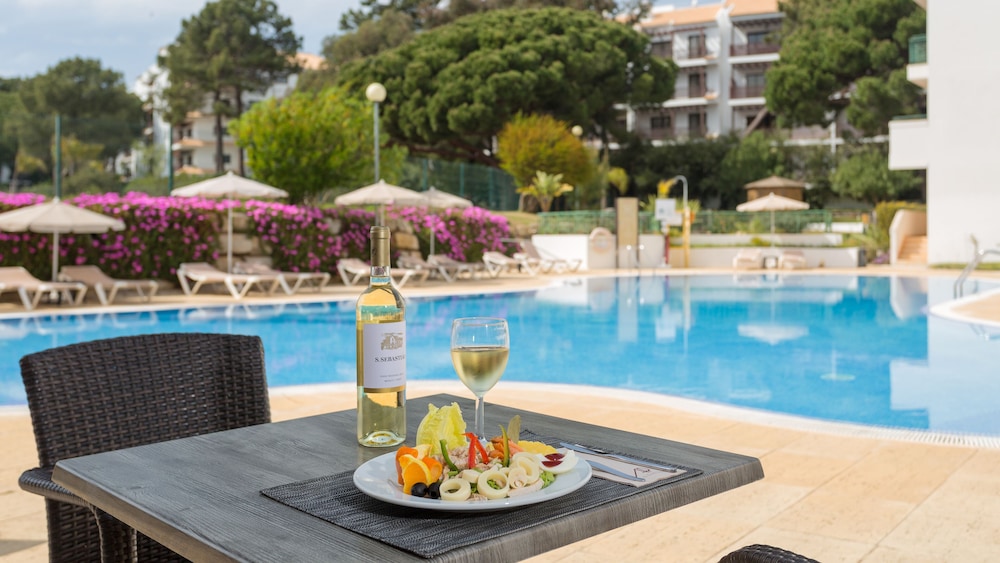 AP Victoria Sports & Beach — Swimming pool in Albufeira, Faro
