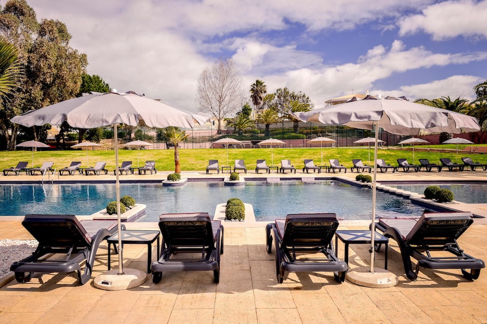 Vila Gale Collection Praia Hotel — Swimming pool in Albufeira, Faro