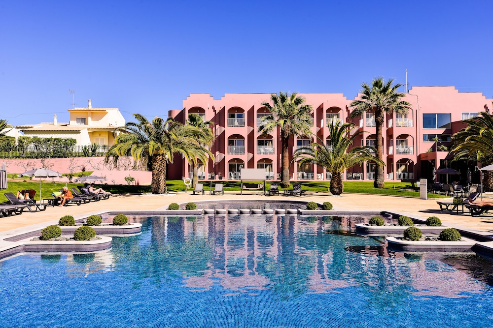Vila Gale Collection Praia Hotel — Swimming pool in Albufeira, Faro