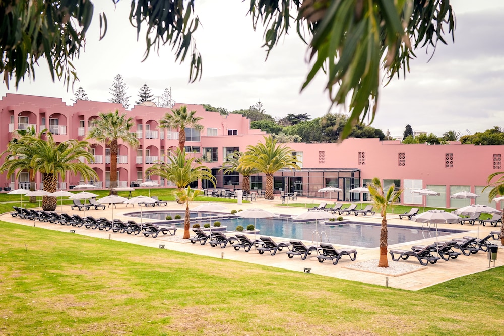 Vila Gale Collection Praia Hotel — Swimming pool in Albufeira, Faro