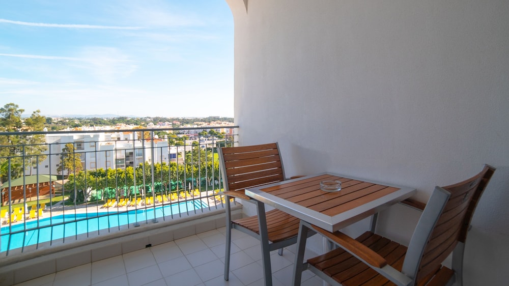 Vila Petra — Swimming pool in Albufeira, Faro