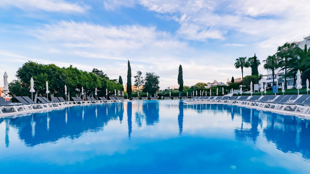 Vila Petra — Swimming pool in Albufeira, Faro