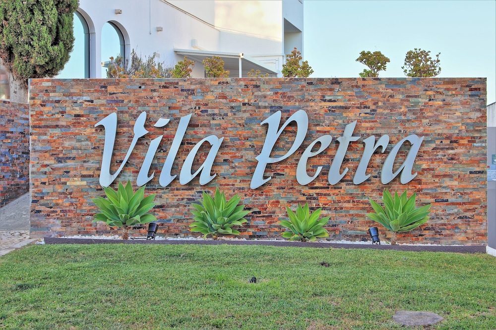 Vila Petra — Hotel building in Albufeira, Faro
