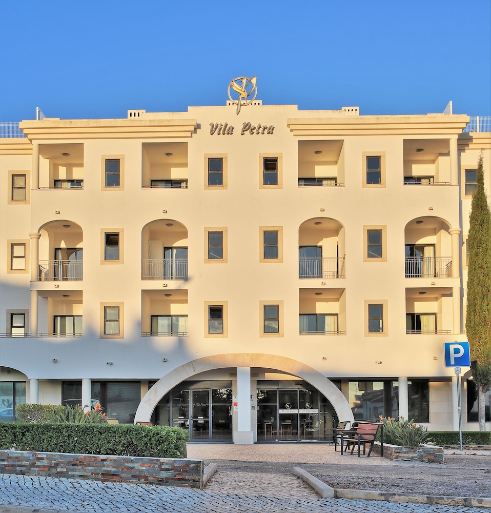 Vila Petra — Hotel building in Albufeira, Faro