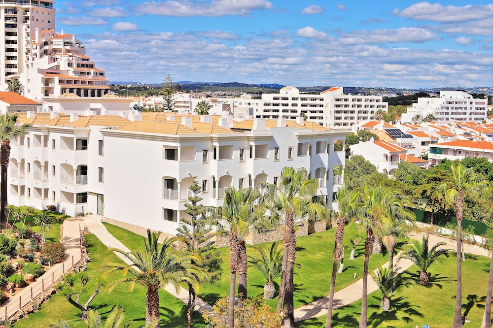 Vila Petra — Hotel building in Albufeira, Faro