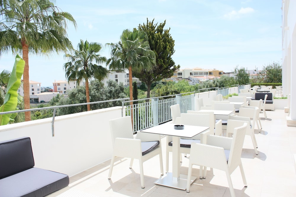 Vila Petra — Restaurant & bars in Albufeira, Faro