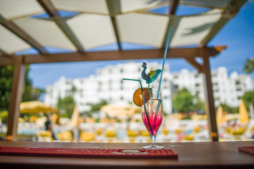 Vila Petra — Restaurant & bars in Albufeira, Faro