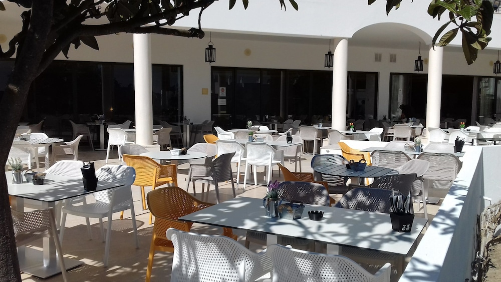Vila Petra — Restaurant & bars in Albufeira, Faro