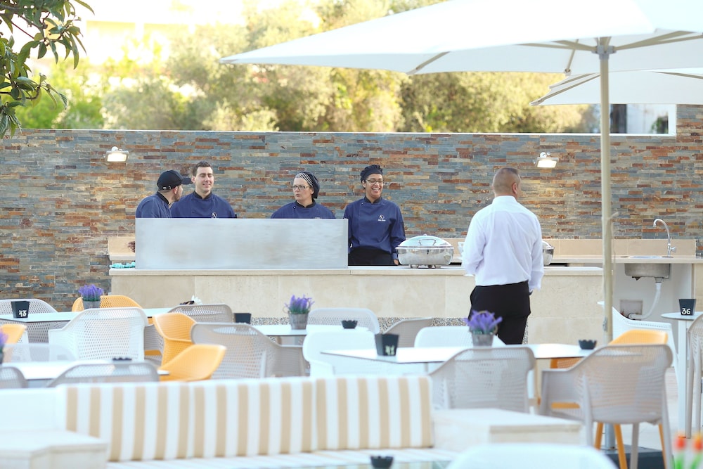 Vila Petra — Restaurant & bars in Albufeira, Faro