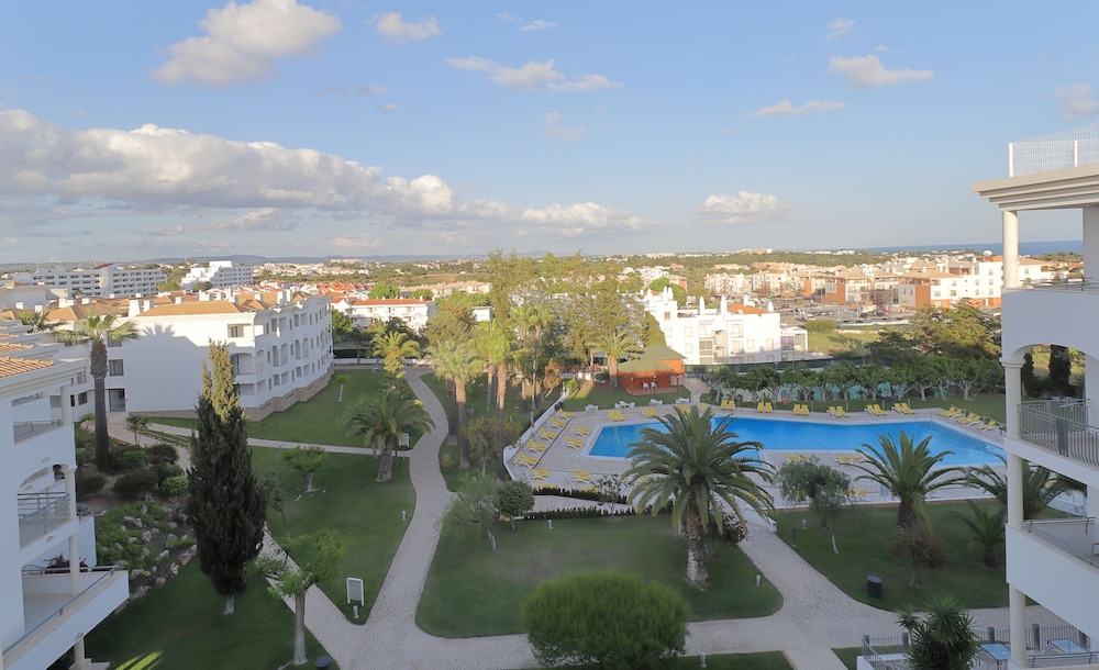 Vila Petra — Swimming pool in Albufeira, Faro