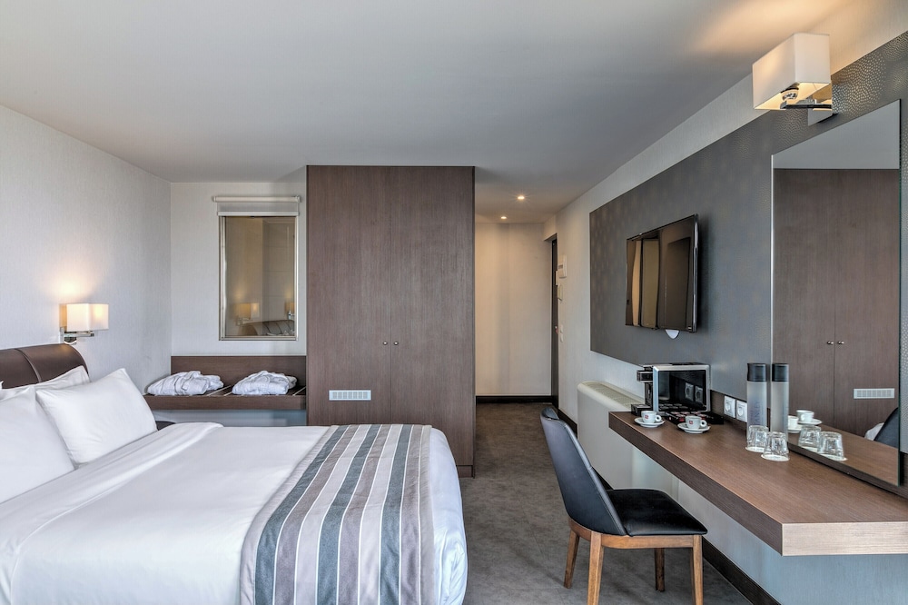 The Stanley — Hotel rooms in Athens, Attica