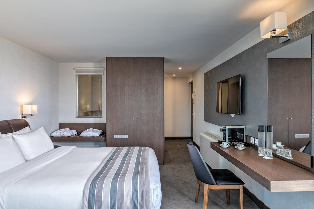 The Stanley — Hotel rooms in Athens, Attica