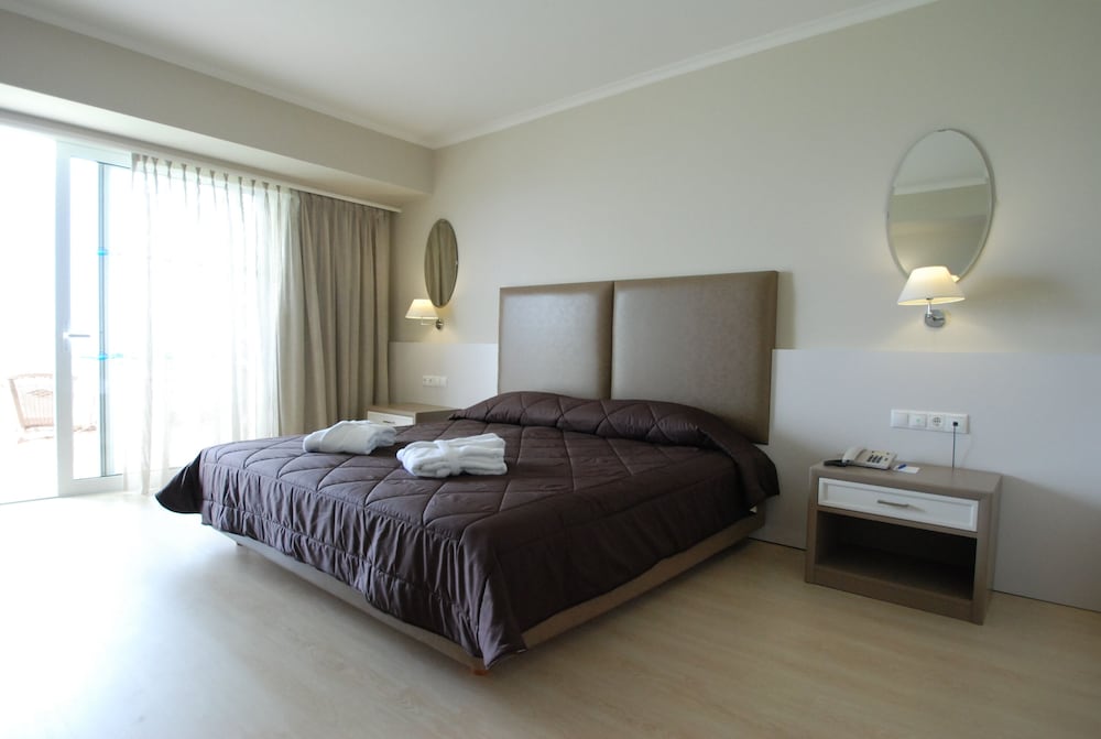 Kipriotis Panorama Hotel & Suites by Anayia All Inclusive Resorts — Hotel rooms in Psalidi, South Aegean