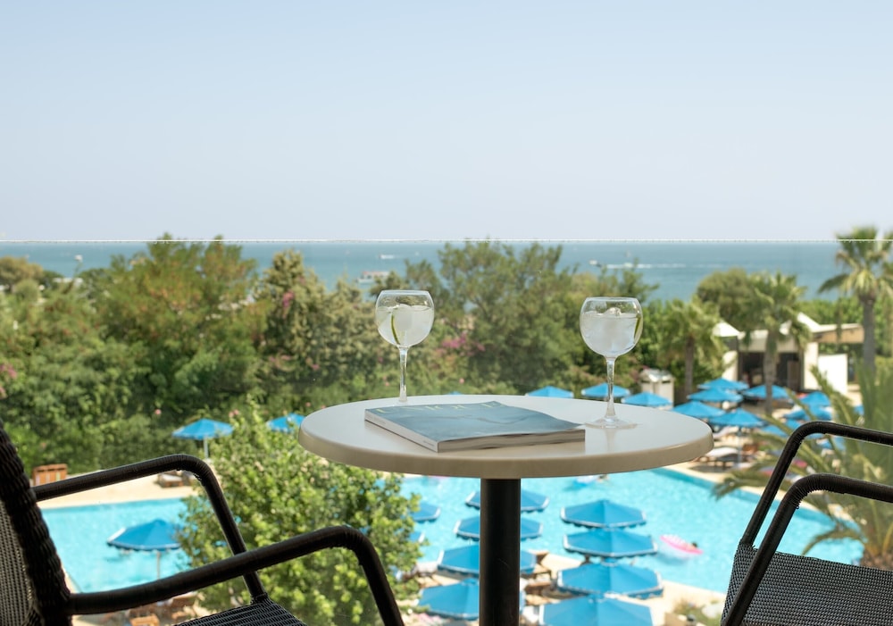 Mitsis Faliraki — Swimming pool in Faliraki, South Aegean
