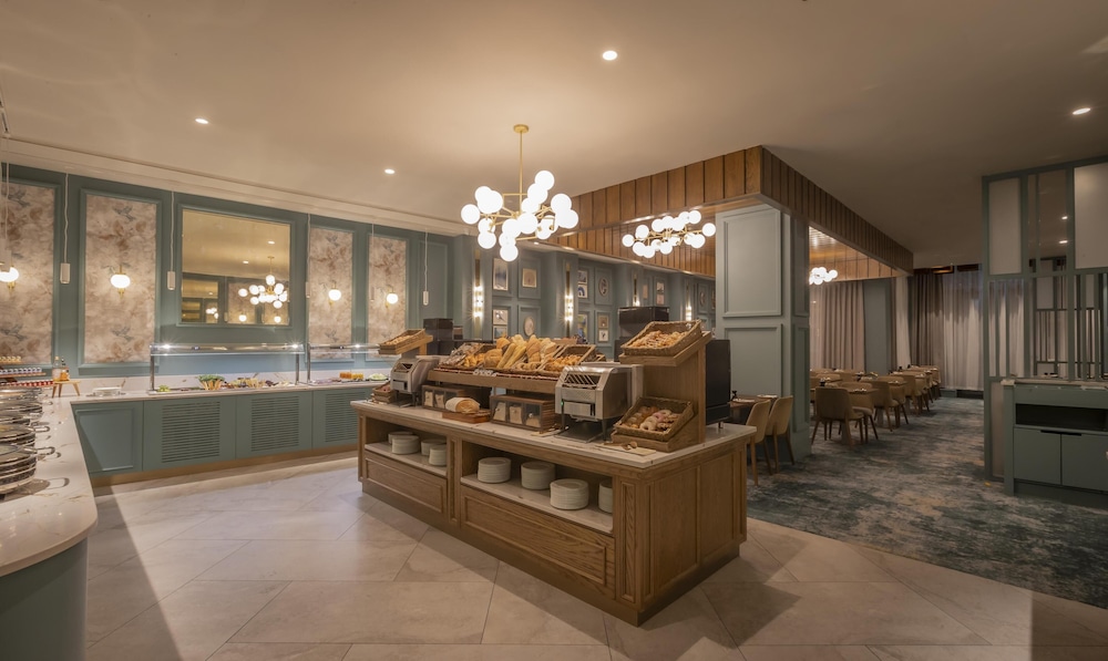 Hilton Dublin — Restaurant & bars in Dublin, Dublin City