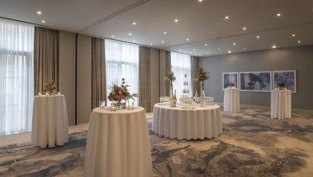 Hilton Dublin — Restaurant & bars in Dublin, Dublin City