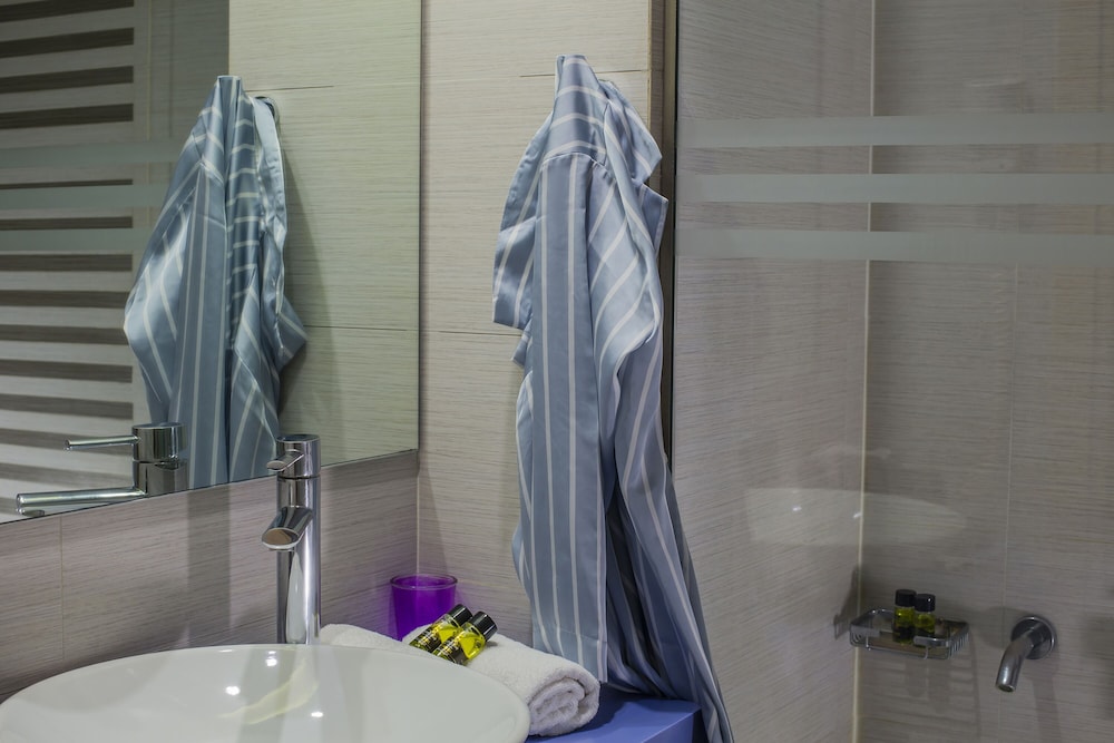 Novus City Hotel — Hotel rooms in Athens, Attica