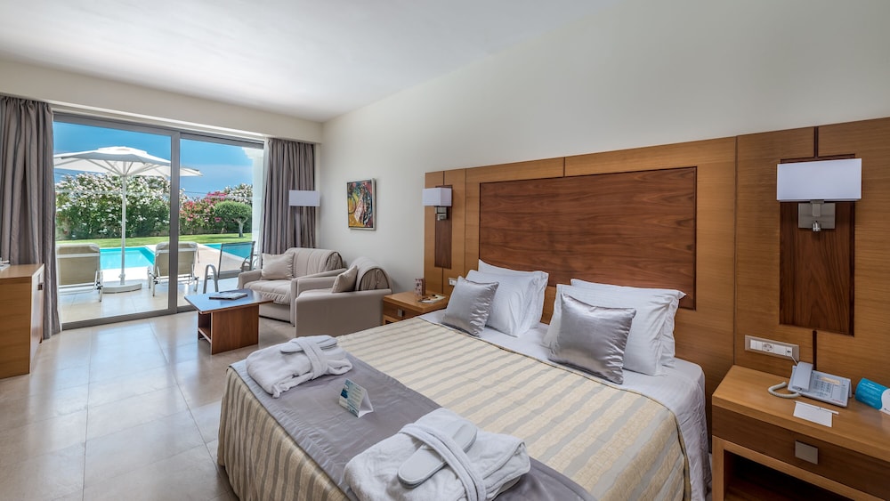Apollo Blue — Hotel rooms in Faliraki, South Aegean