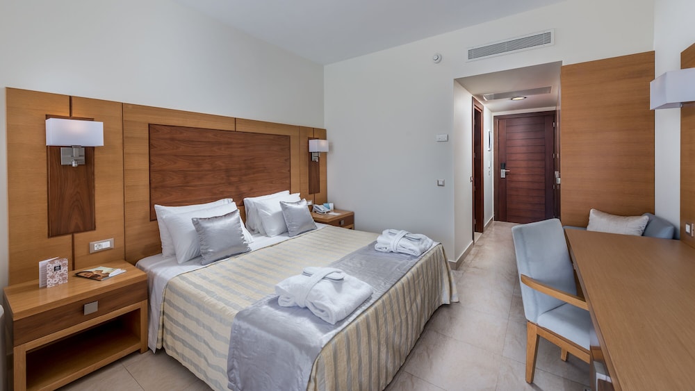 Apollo Blue — Hotel rooms in Faliraki, South Aegean