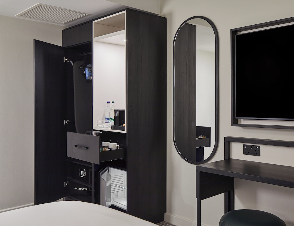 Leonardo Hotel Dublin Christchurch — Hotel rooms in Dublin, Dublin City