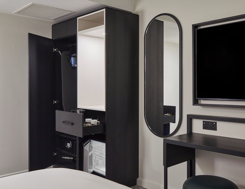 Leonardo Hotel Dublin Christchurch — Hotel rooms in Dublin, Dublin City