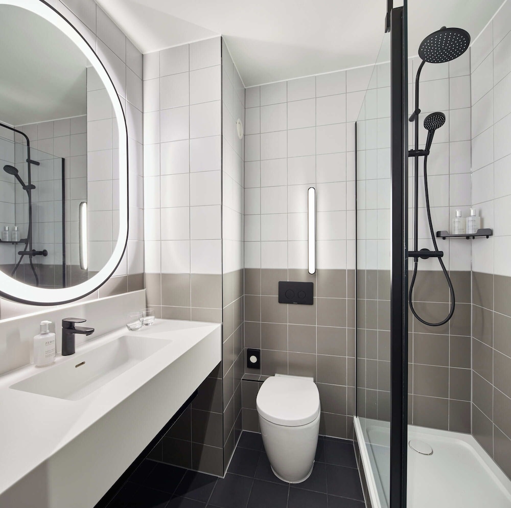 Leonardo Hotel Dublin Christchurch — Hotel rooms in Dublin, Dublin City